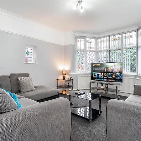 5 Bedroom House - 11 Guests - Garden - Wifi - Smart Tv - Top Rated - Large Driveway 4 Multiple Vehicles - Perfect For Contractors Birmingham Exterior foto