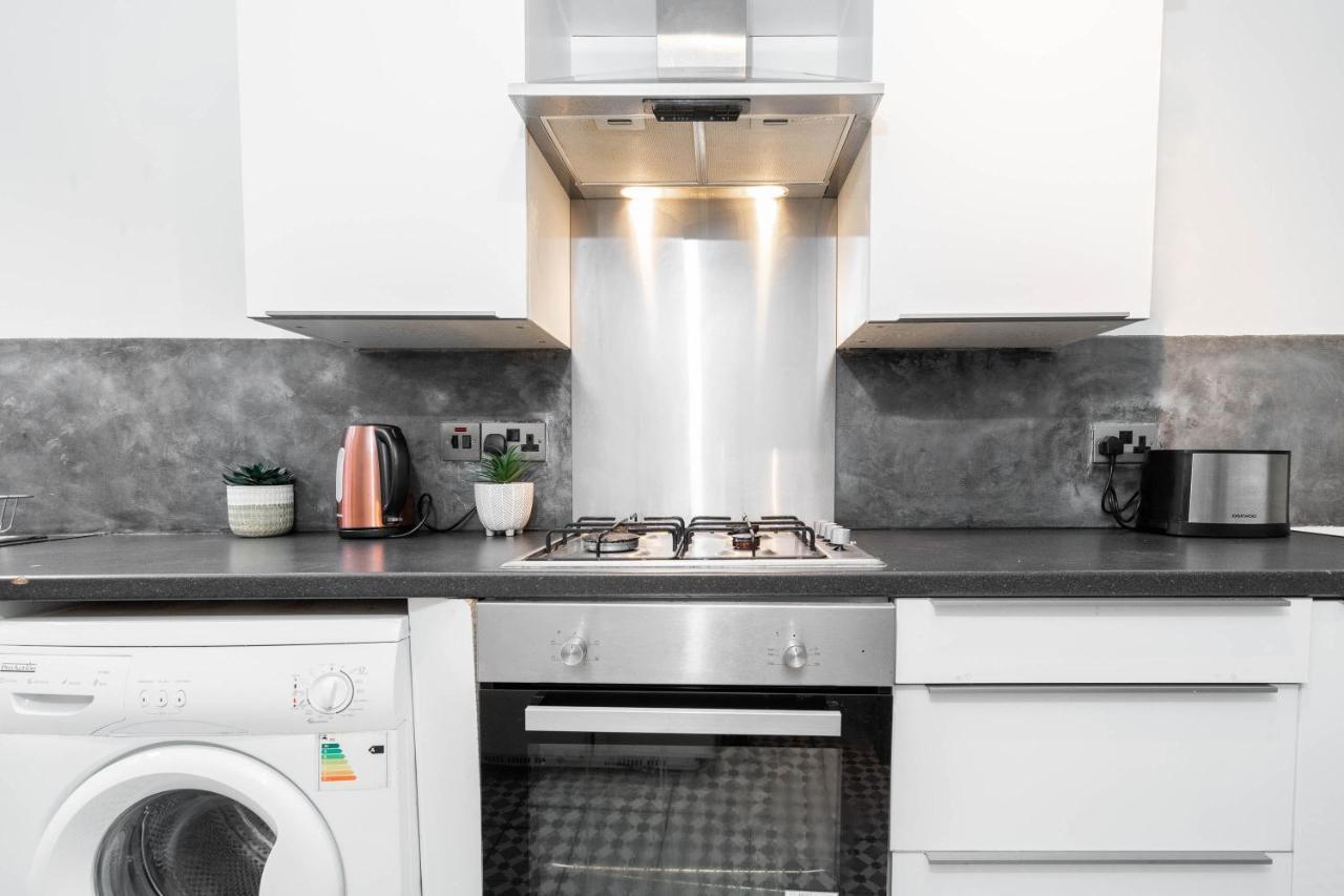 5 Bedroom House - 11 Guests - Garden - Wifi - Smart Tv - Top Rated - Large Driveway 4 Multiple Vehicles - Perfect For Contractors Birmingham Exterior foto