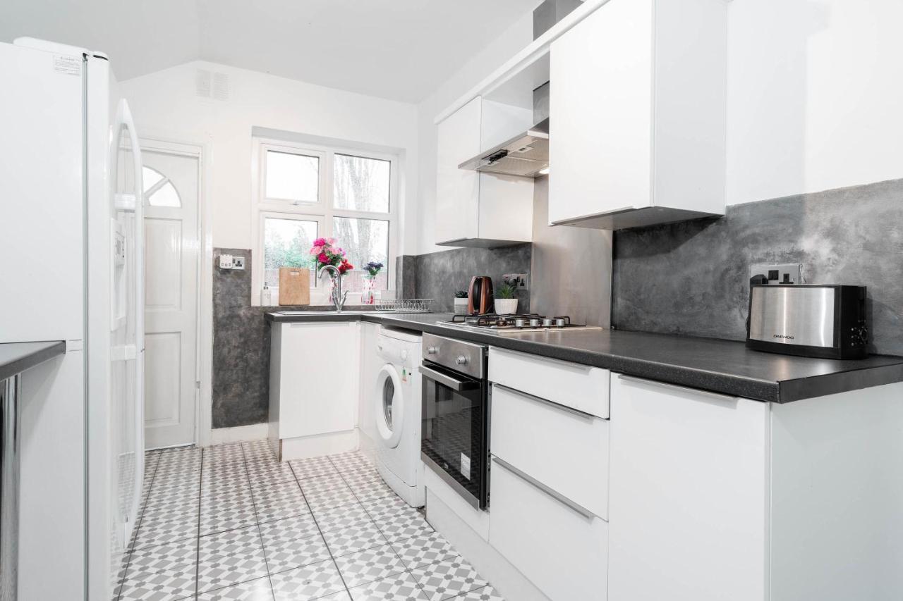 5 Bedroom House - 11 Guests - Garden - Wifi - Smart Tv - Top Rated - Large Driveway 4 Multiple Vehicles - Perfect For Contractors Birmingham Exterior foto